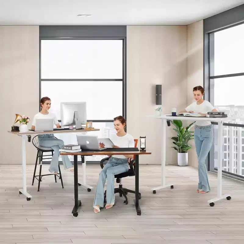 Bureau d'ordinateur électrique réglable en hauteur 63x24 avec plateau incurvé ergonomique, prise de courant, roulettes verrouillables, hauteur réglable 68,5-117 cm