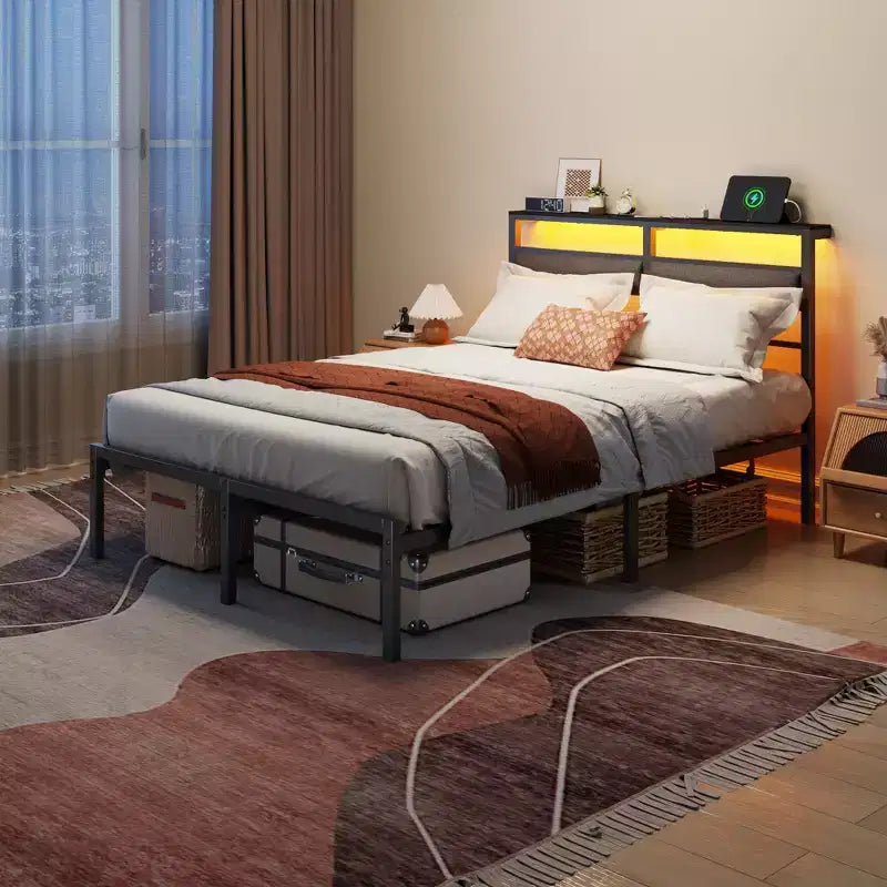 Cadre de lit plateforme moderne en métal pleine grandeur avec tête de lit de rangement, lumières LED RVB, station de charge, ports USB, pas besoin de sommier, sans bruit, lit noir