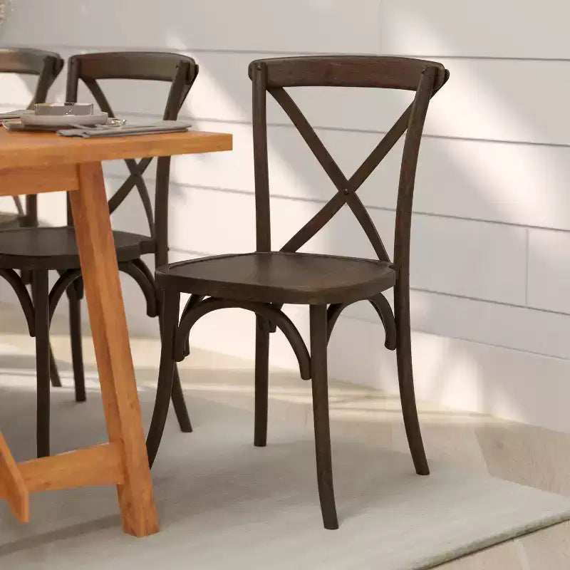 Chaise de bistrot en bois empilable à dossier croisé