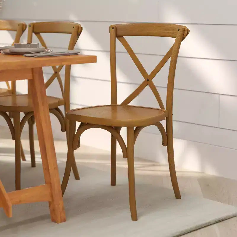 Chaise de bistrot en bois empilable à dossier croisé