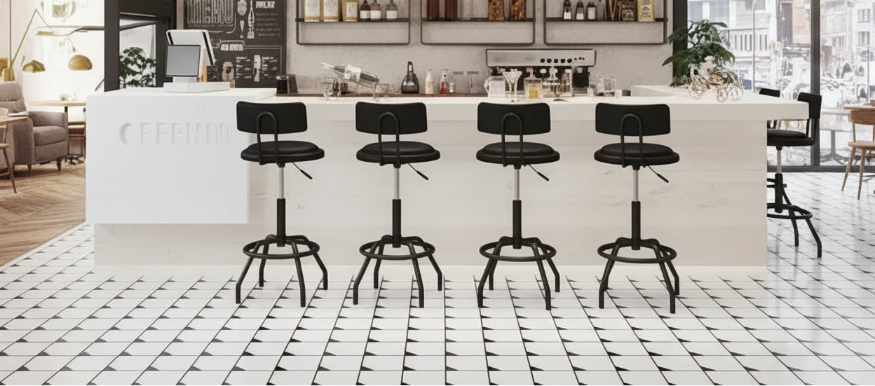 Tabouret de bar pivotant à 360° à hauteur de comptoir, avec siège et dossier rembourrés, repose-pieds et structure en métal